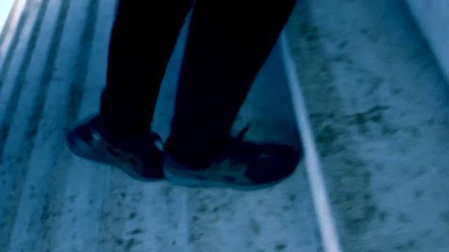 Walking on ASICS смотреть онлайн
