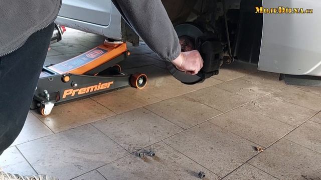 Jak Správně Vyměnit Kola Na Automobilu - Návod