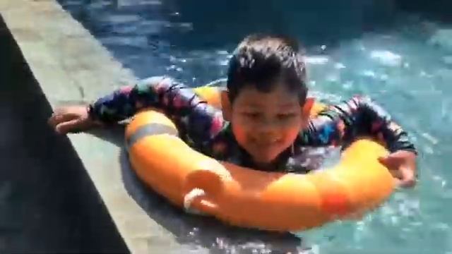 อะตอม l รีวิวห้องพัก Pool villa @ Flora creek at krisdadoi เชียงใหม่ | Mommyatom Channel смотреть онлайн