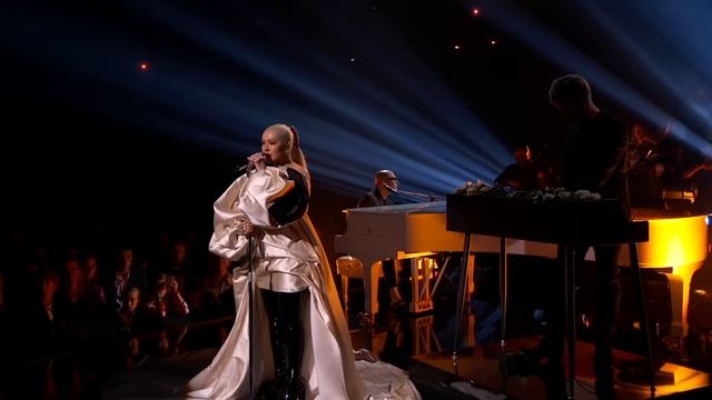 A Great Big World & Christina Aguilera - Fall On Me (Live From The 2019 AMAs)