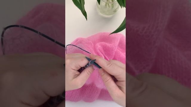 Закрытие петель спицами. Паутинка из мохера. смотреть онлайн