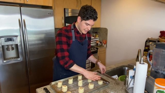 Cinnabon Cinnamon Roll Copycat | Restaurant Recreation | Recipe Test Review смотреть онлайн