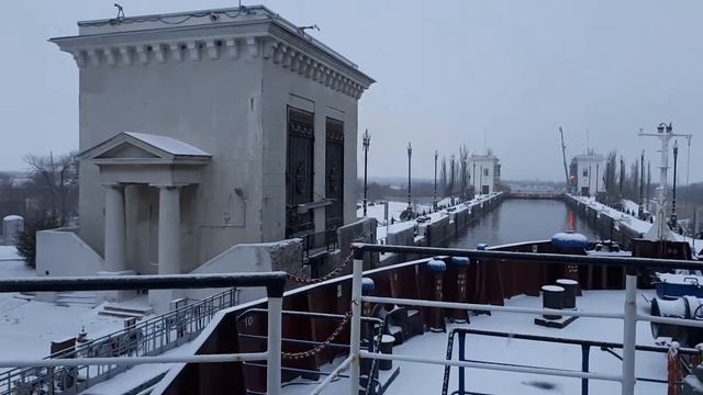ENTERING THE CANAL'S AIRLOCK. ЗАХОД В ШЛЮЗ. смотреть онлайн