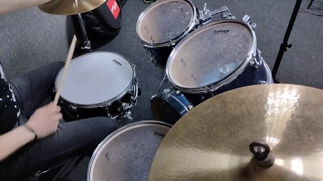 Прикольный брэйк шестнадцатыми нотами.