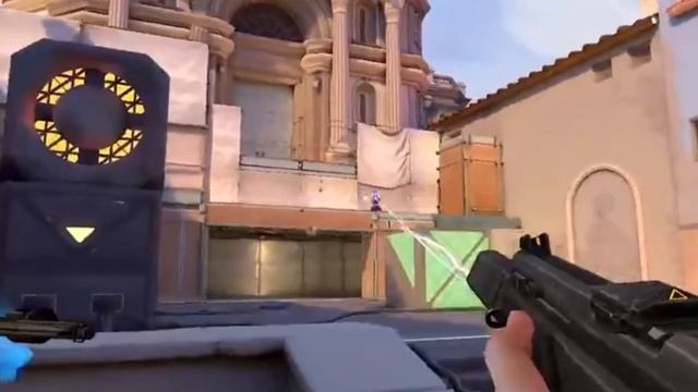 Valorant wrong aim but still hit headshot? смотреть онлайн