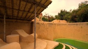 Шикарный дом вырезали из земли за 365 дней