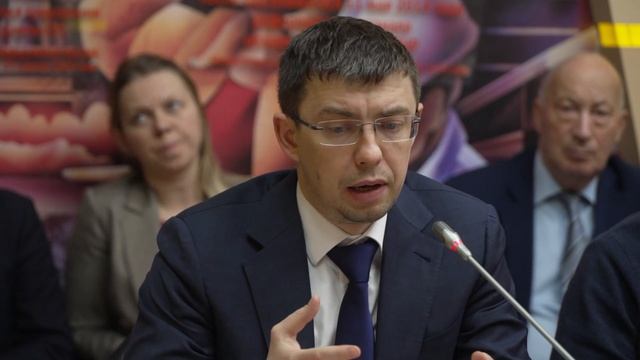 О пополнении бюджета из кармана грузоперевозчиков на круглом столе в Госдуме смотреть онлайн