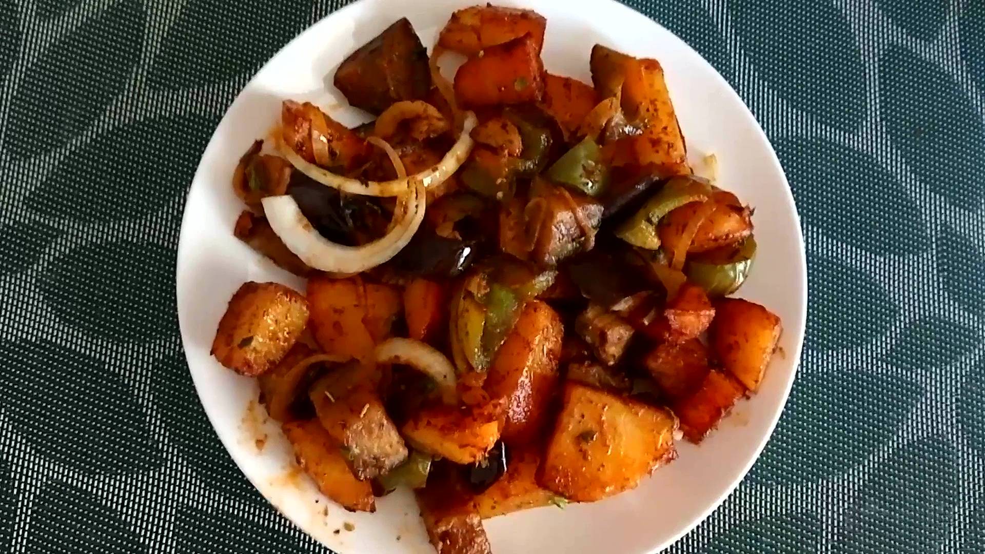 Баклажаны с картошкой в сковороде. Простой рецепт вкусного блюда.