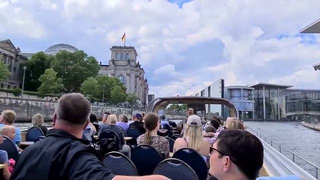 ⚓Прогулка на корабле по реке Шпрее. Берлин. Германия. Boat trip on the river Spree. Berlin. Germany смотреть онлайн