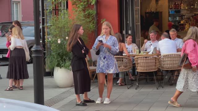 Moscow Today August 2023, Expensive Cars, Stylish Youth Walking In Moscow, Patriarch S Ponds.