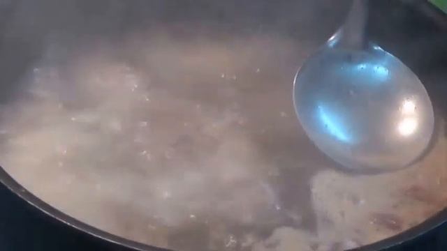 Vietnamese Hue Spicy Beef& Pork Noodles Soup смотреть онлайн