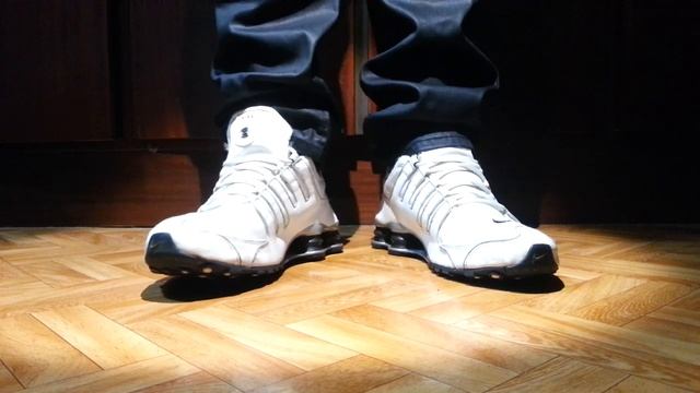 Nike Shox NZ White and leather jeans смотреть онлайн