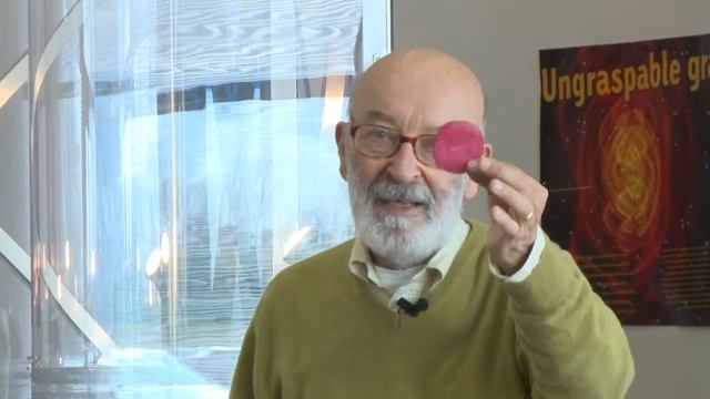 Профессор Carlo Bradaschia повторяет опыт Галлилея смотреть онлайн