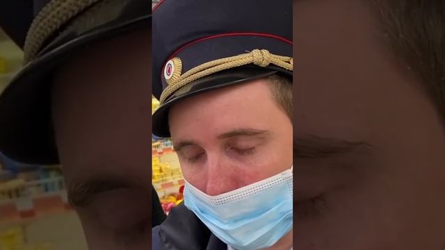ОСАДИЛ БОРЗОГО МЕНТА!ПОЛИЦИЯ НЕ ЗНАЕТ ЗАКОНОВ #просрочка #магазин #проверка #полиция #мент #шок #топ смотреть онлайн