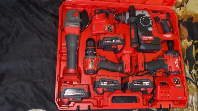 Набор Milwaukee 4 и 1 китайская реплика