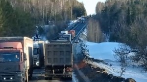 Трасса М5 застывает в много часовых пробках   #зима2023 #volvo #трассам5 #дальнобойщики