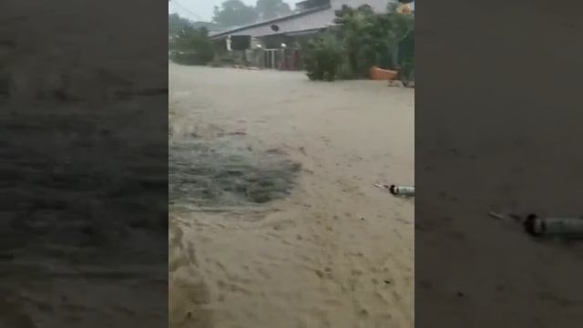 Kajang flooding due heavy rain hit Malaysia Kajang banjir смотреть онлайн