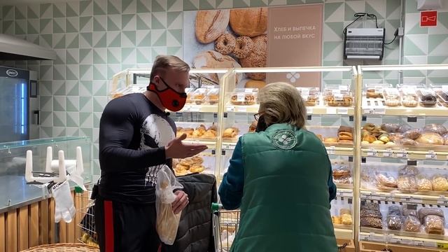 ЗАЩИТИЛ ДЕВУШКУ!ТОРГУЮТ ПРОСРОЧКОЙ!ОПАСНЫЙ МАГАЗИН!ОБМАН С МАРКИРОВКОЙ!УГРОЗА ЖИЗНИ смотреть онлайн