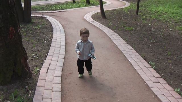 Дима трогает крапиву и роняет телефон смотреть онлайн