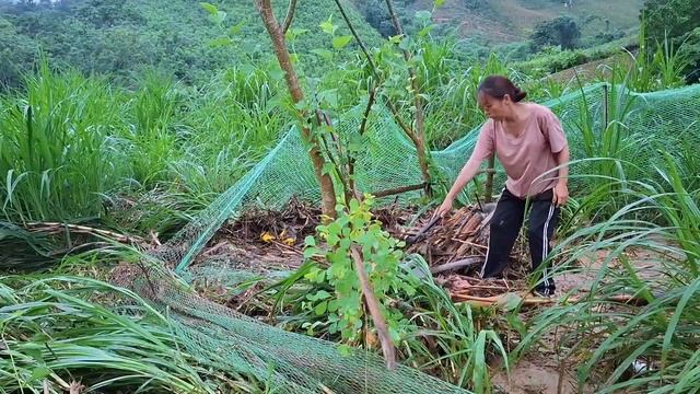 17 Year Old Single Mother - 5 Months Pregnant Mother Had All Her Assets Swept Away By A Storm.