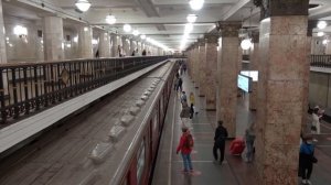 Поезд «Красная Стрела» на станции Комсомольская