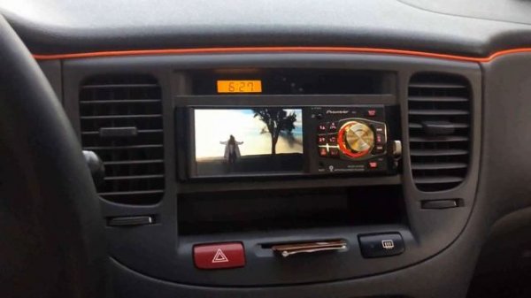 Работа магнитолы от конденсатора!