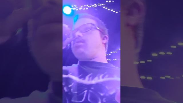 Joe is singing gods of war by def leppard смотреть онлайн