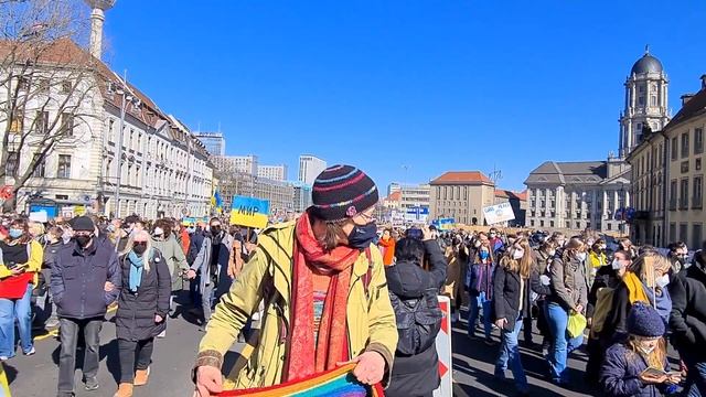 Демонстрация солидарности с народом #Украины. 100 000 участников. Берлин. Германия. 13.03.22. смотреть онлайн
