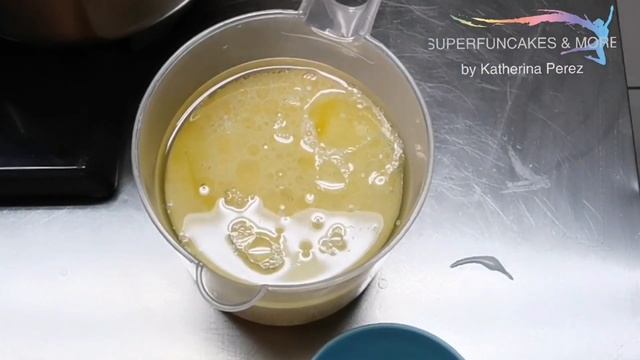 MOIST VANILLA CAKE - IDEAL FOR FONDANT CAKES - NO NEED SYRUP!😍WATCH IT! смотреть онлайн
