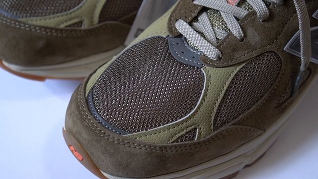 BODEGA NEW BALANCE 990 V3 HERE TO STAY REVIEW & ON FEET - ARE THESE A MUST COP? смотреть онлайн
