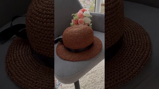 Связала крутую шляпу из рафии смотреть онлайн