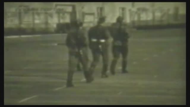 Зачем ты это сделала, надела платье белое.