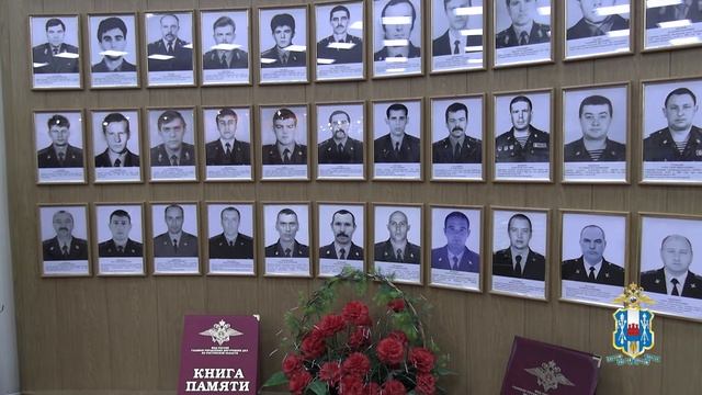 В Морозовске полицейские навестили семью сотрудника, погибшего при выполнении служебных обязанностей смотреть онлайн