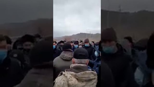 Ақсу ауданы,Қызылағаш ауылының жер дауы... Аудан басшысы тұрғындармен дөңгелек үстел жасауды ұсынд смотреть онлайн