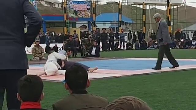 Гуштини Сагирдашт Рачабали палвон бо кемани сафед смотреть онлайн