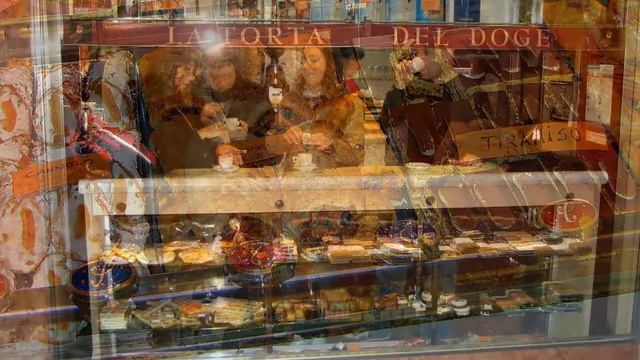 Венеция весна 2011. Часть 6. Венеция мостики, витрины и сладости. смотреть онлайн