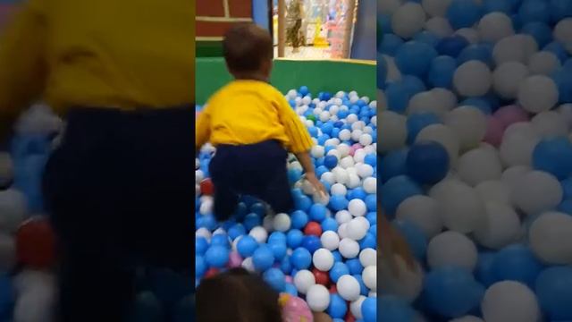 Mandi bola dek key смотреть онлайн