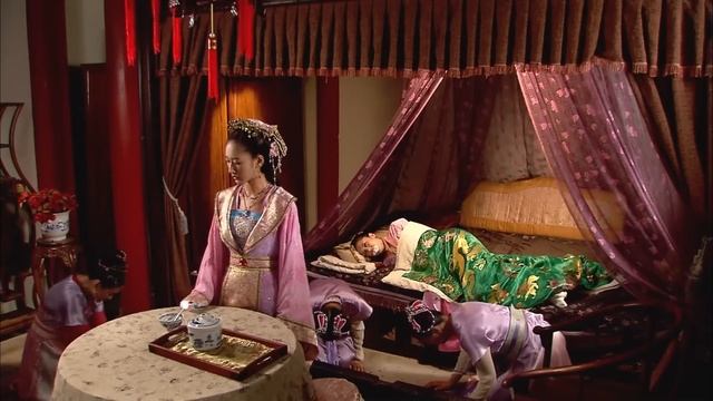 【愛情電影】惡毒皇妃猛灌女主毒藥，哪料女主逃出生天，復仇她！💖 Movie смотреть онлайн