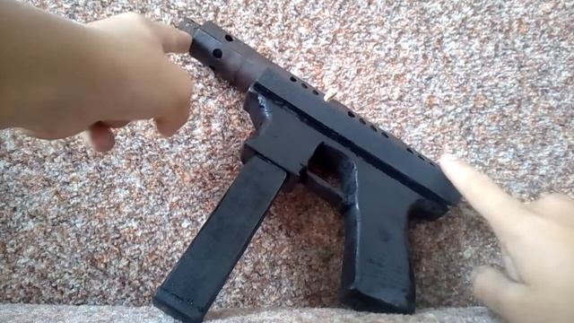 Tec-9 из дерева