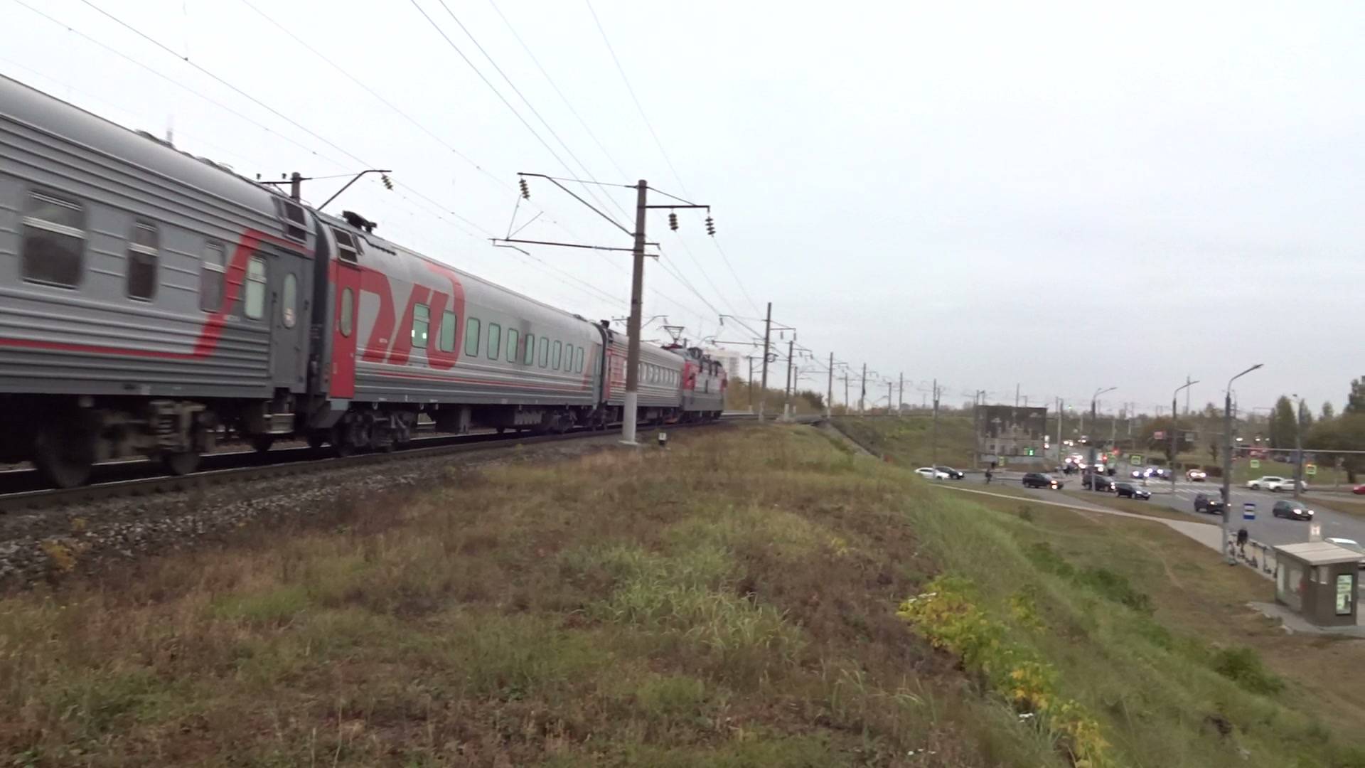 Электровоз ЭП1М-792 с пассажирским поездом №310С Адлер - Воркута смотреть онлайн
