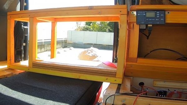 全て手作りの自作キャンピングカーNV200は車中泊に最適な車です