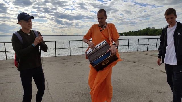 Харинама на набережной