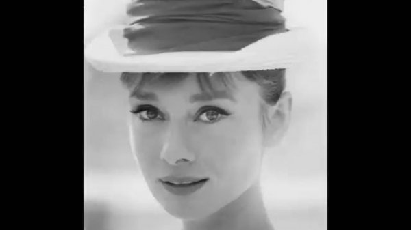 Audrey Hepburn-Moon River
