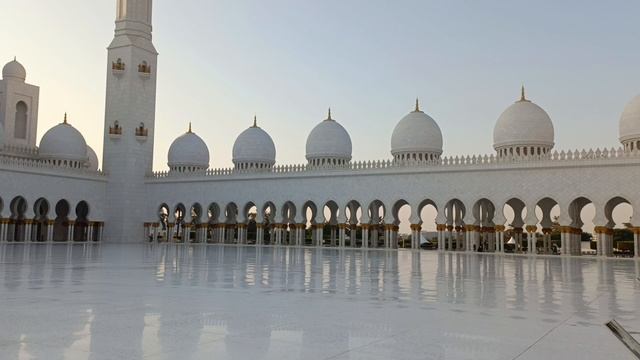 Мечеть в Абу-Даби. Часть 1. Как Вам? смотреть онлайн