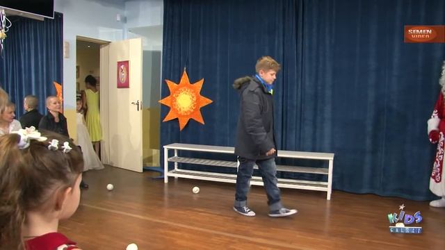 Городская скамейка. Детский Новогодний праздник в Кидс Галакси (Kids Galaxy). Москва. SEMENViDEO смотреть онлайн