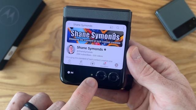 MOTOROLA RAZR 2024 Unboxing & First Impressions!