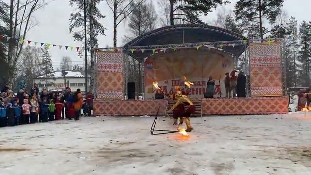Выступление на масленице в Токсово. Огненное шоу смотреть онлайн