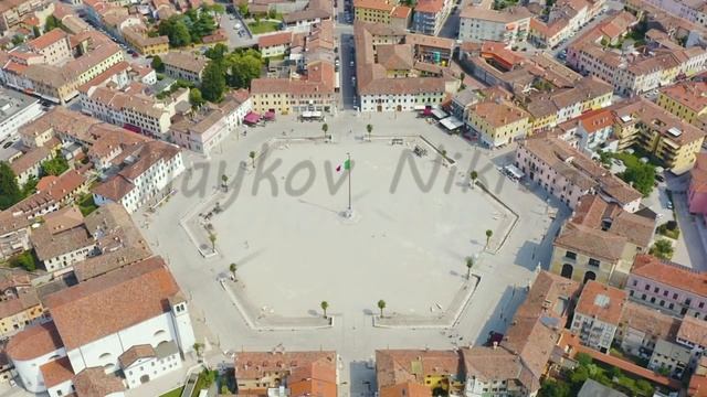 Dolly zoom. Palmanova, Udine, Italy. An exemplary fortification project of its time was laid down i смотреть онлайн