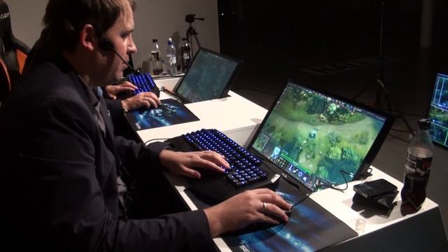 v1lat & Casper comment Grand Final @ DreamHack Winter 2013 смотреть онлайн