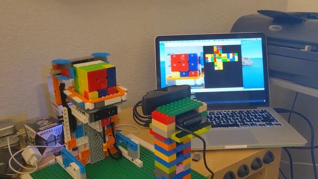 Lego Boost Rubik Solver (working) смотреть онлайн